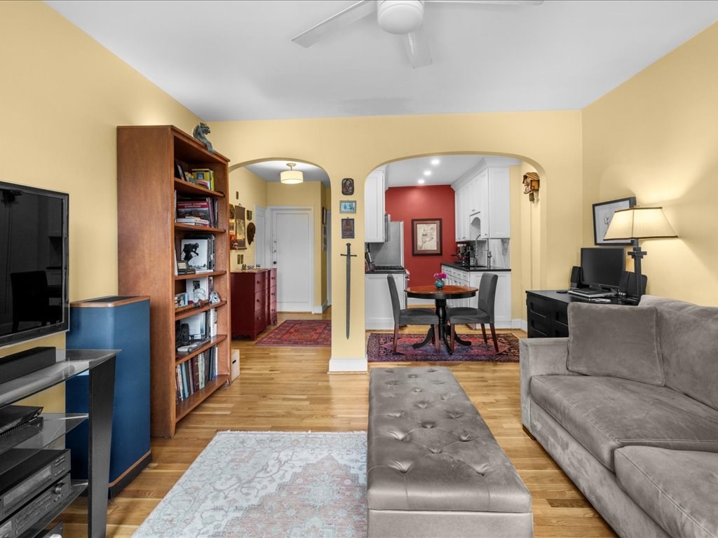 228 Commonwealth Ave 9