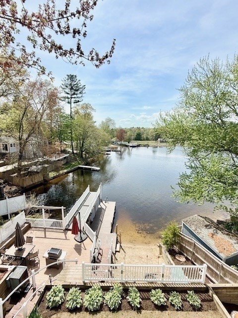 10 Carlson Rd