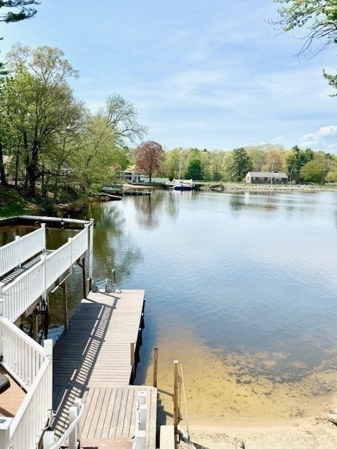 10 Carlson Rd
