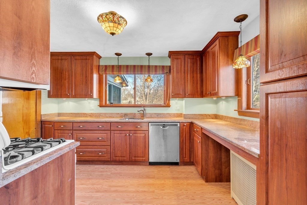 Click for 11-13 Bridgham Ave #2, Watertown, MA slideshow