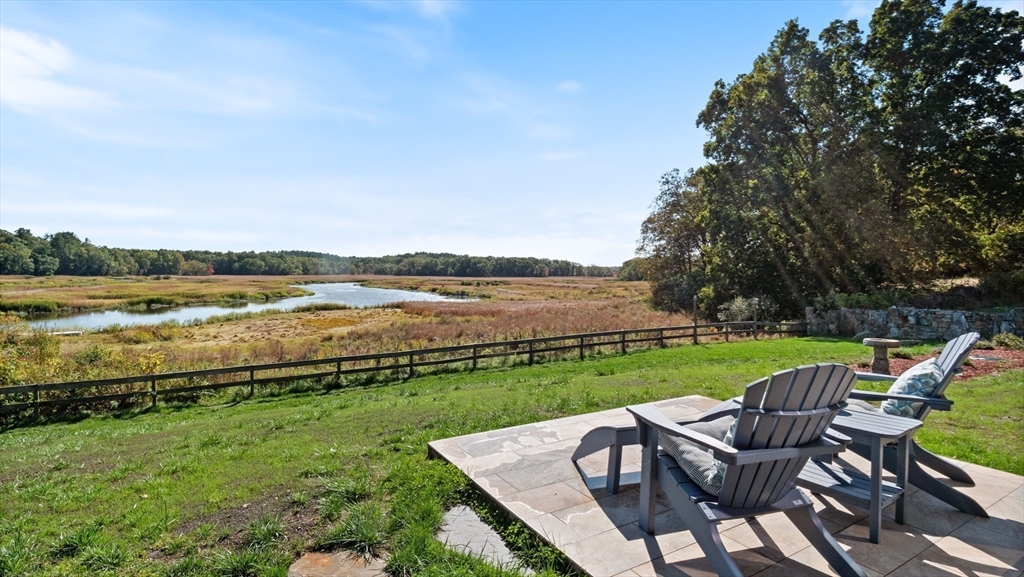 254 Middle Rd