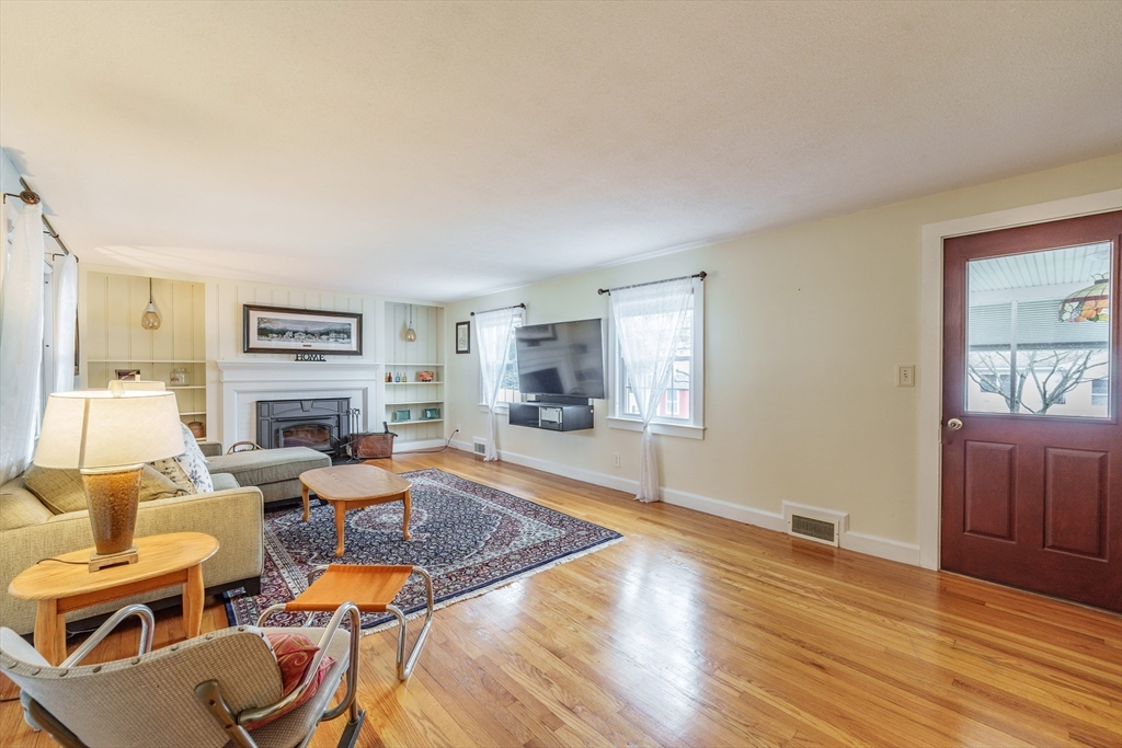 236 Burbank Rd