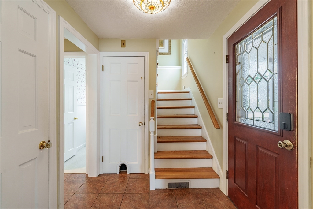 236 Burbank Rd