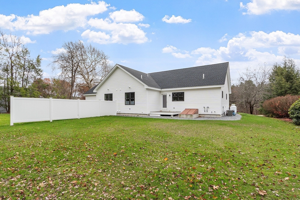 18 Buttonwood Place B