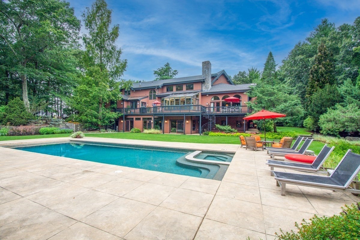 6 Mountain View Dr