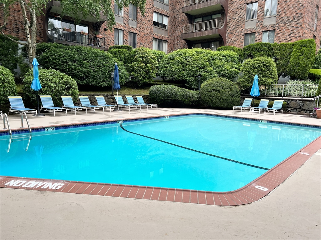 1002 Paradise Road 2H