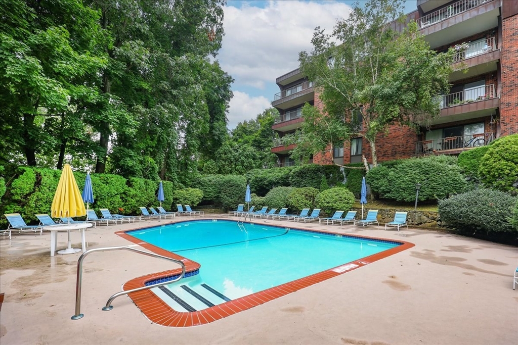 1002 Paradise Road 2H