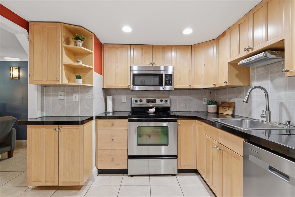 10 Hazelwood Ave #2, Dracut, MA Photo #3