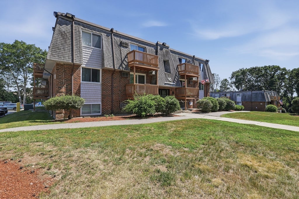 10 Hazelwood Ave #2, Dracut, MA Photo #23