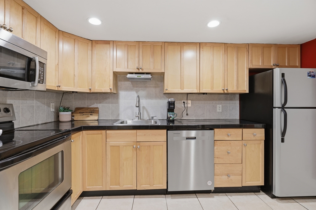 10 Hazelwood Ave #2, Dracut, MA Photo #4