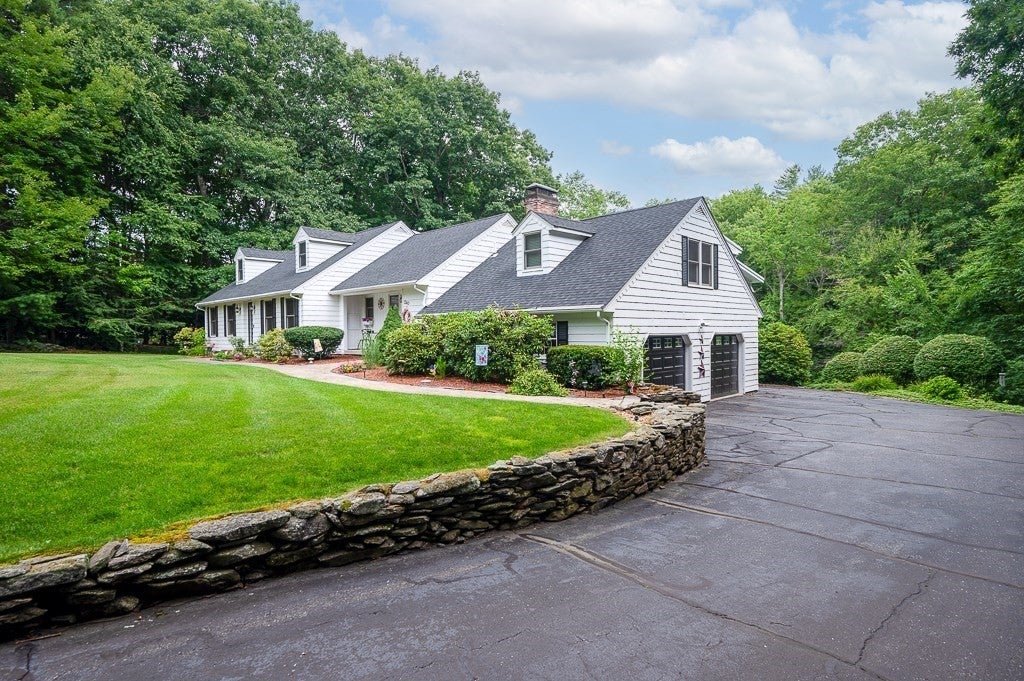 240 Meadow Wood Dr