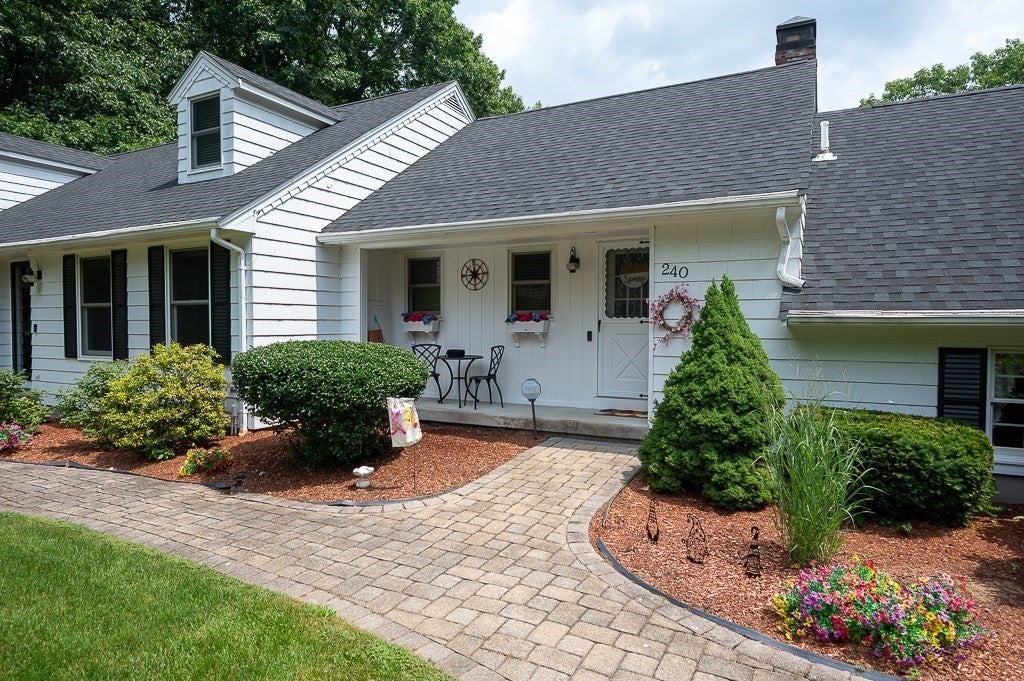 240 Meadow Wood Dr