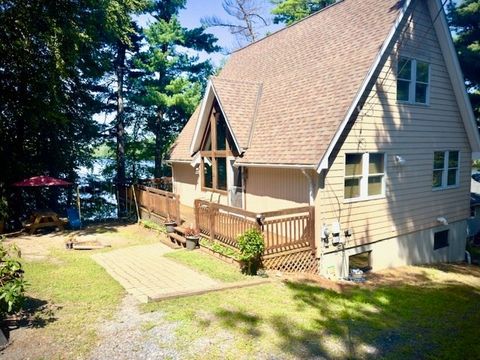 32 Pineview Ter Taunton MA 02780