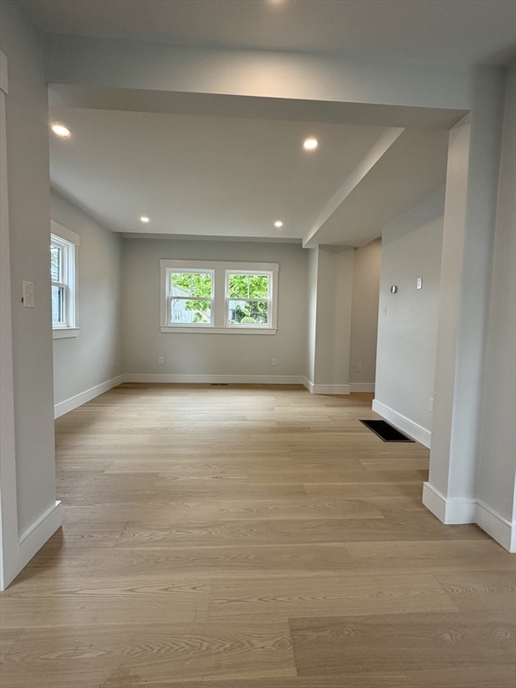 589 Weld St