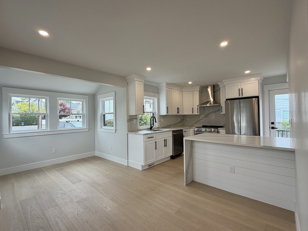 589 Weld St