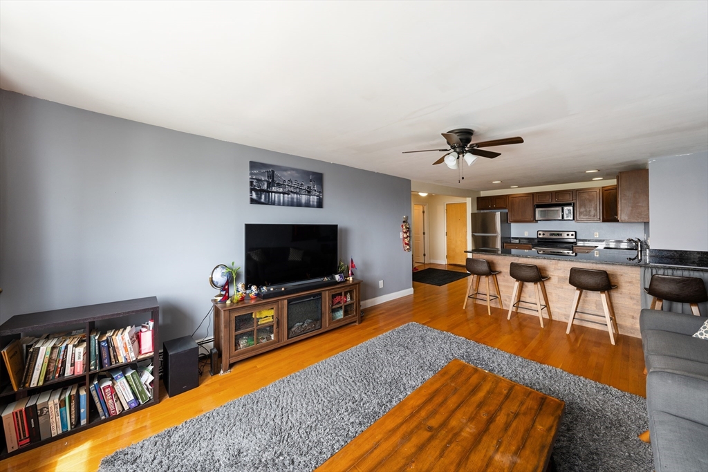 44 Lafayette Ave 404