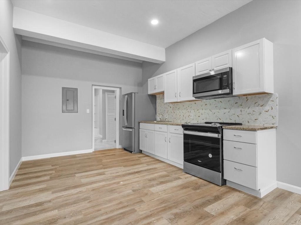 273 Elm St