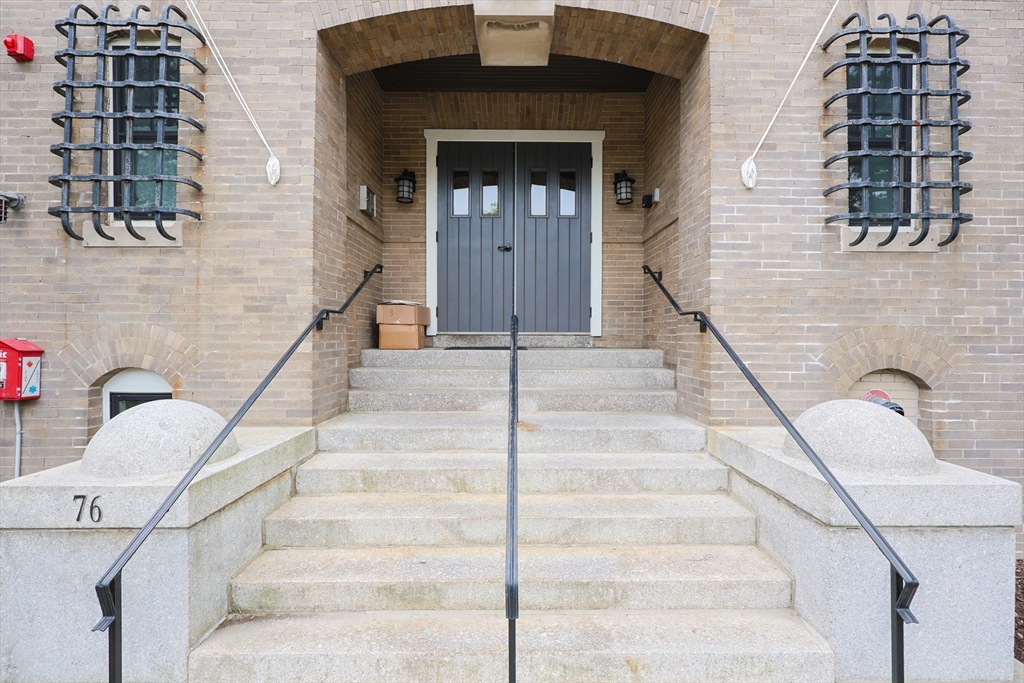 76 Court 12