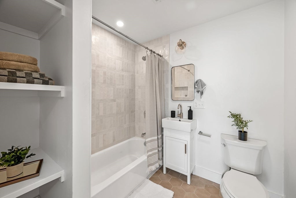 111 Leach Street #3, Salem, MA Photo #32