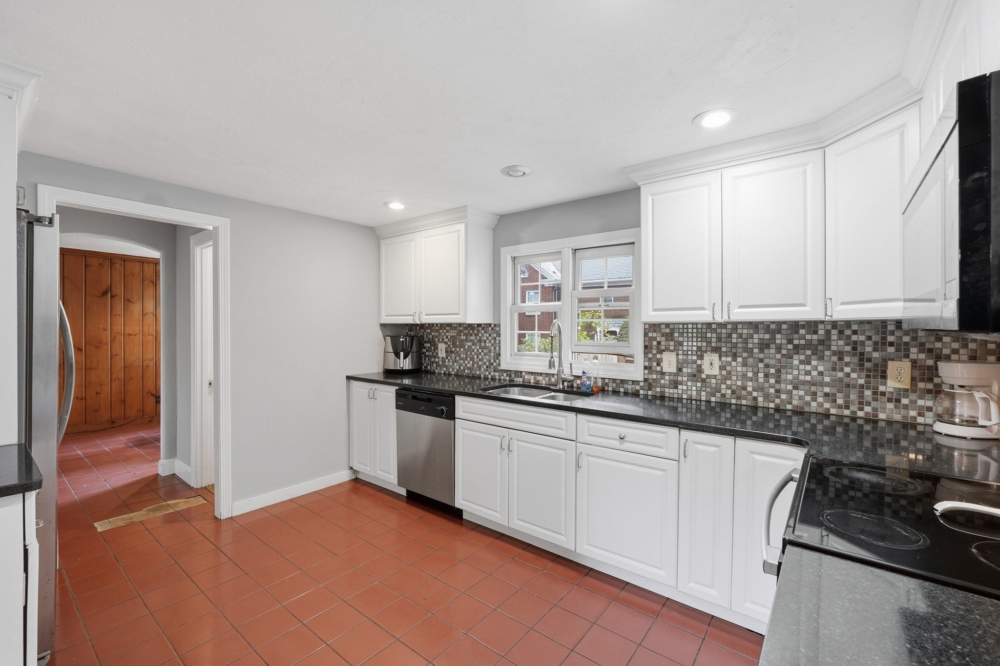 1 Algonquin Rd