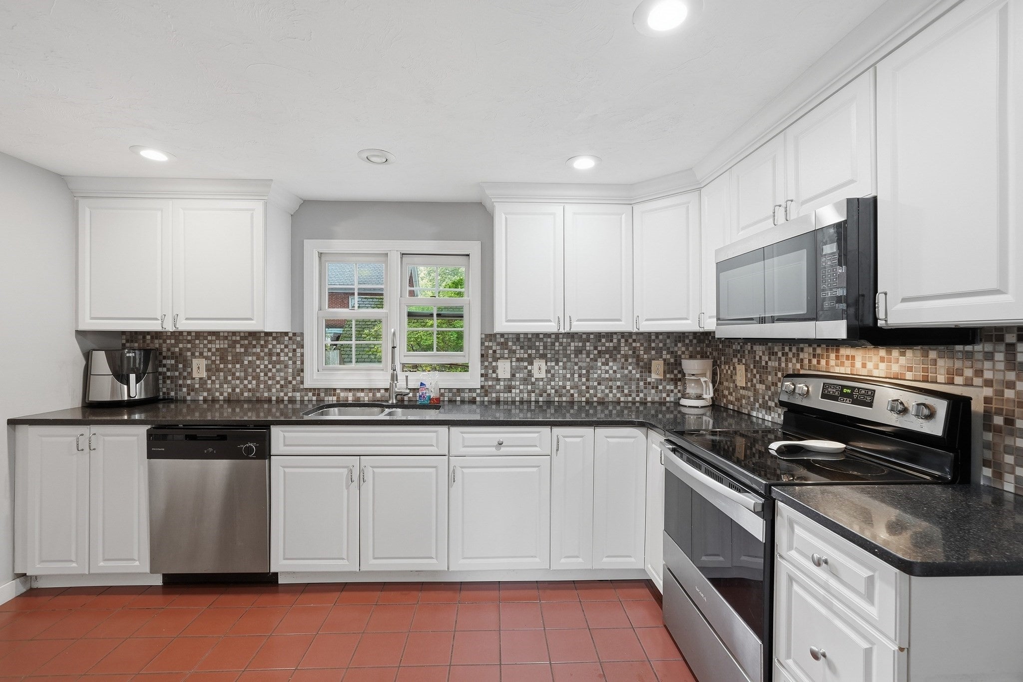 1 Algonquin Rd