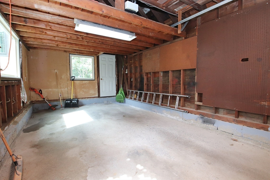 Saugus, Massachusetts 01906, United States, 2 Bedrooms Bedrooms, ,2 BathroomsBathrooms,Residential,Active,194594