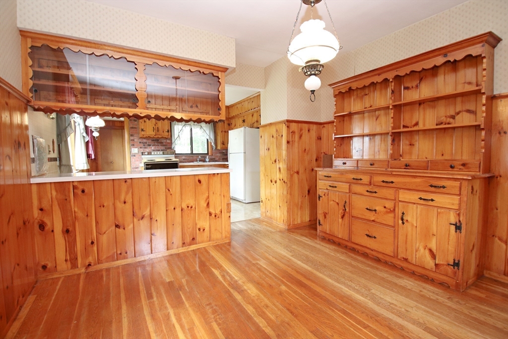 Saugus, Massachusetts 01906, United States, 2 Bedrooms Bedrooms, ,2 BathroomsBathrooms,Residential,Active,194594