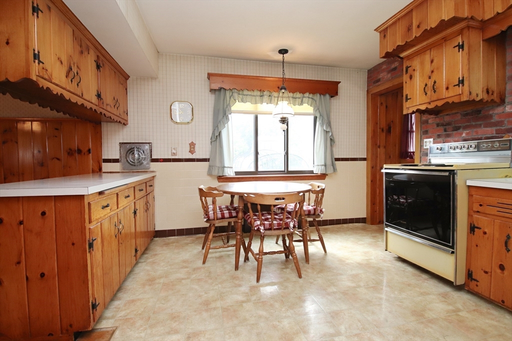 Saugus, Massachusetts 01906, United States, 2 Bedrooms Bedrooms, ,2 BathroomsBathrooms,Residential,Active,194594