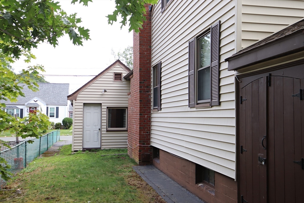 Saugus, Massachusetts 01906, United States, 2 Bedrooms Bedrooms, ,2 BathroomsBathrooms,Residential,Active,194594