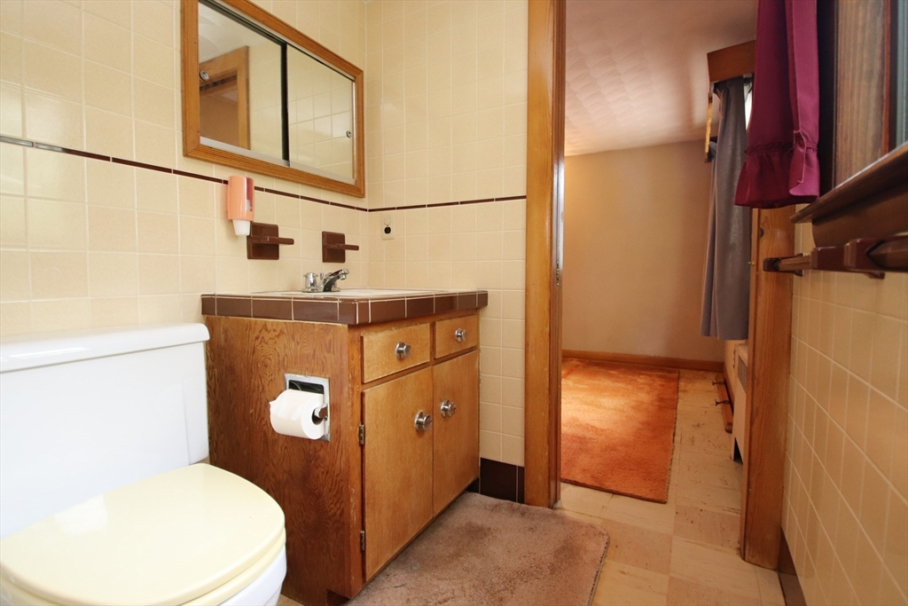 Saugus, Massachusetts 01906, United States, 2 Bedrooms Bedrooms, ,2 BathroomsBathrooms,Residential,Active,194594