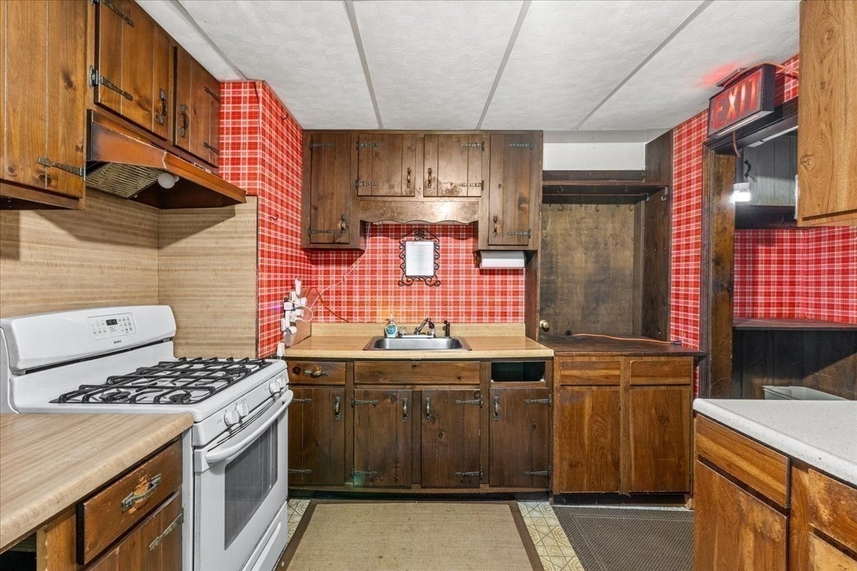 1055 S Franklin St, Holbrook, MA, 1055 S Franklin St, Holbrook, MA Photo #16