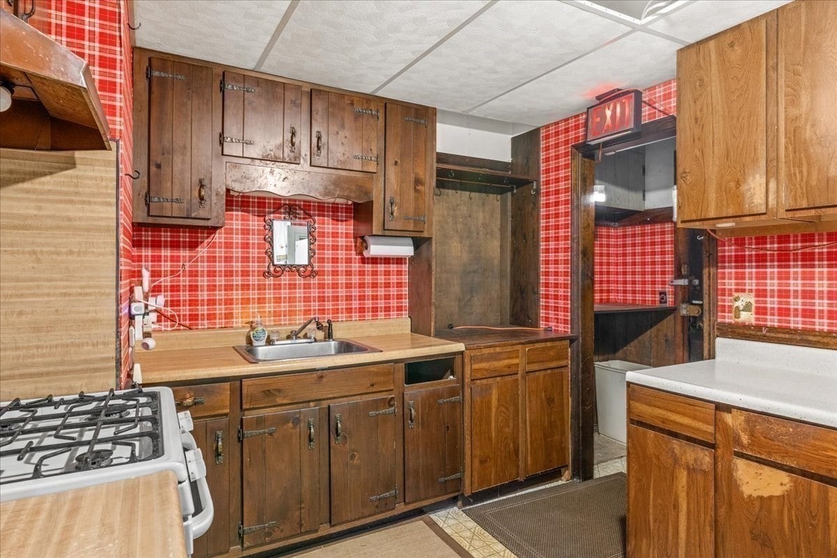 1055 S Franklin St, Holbrook, MA, 1055 S Franklin St, Holbrook, MA Photo #17