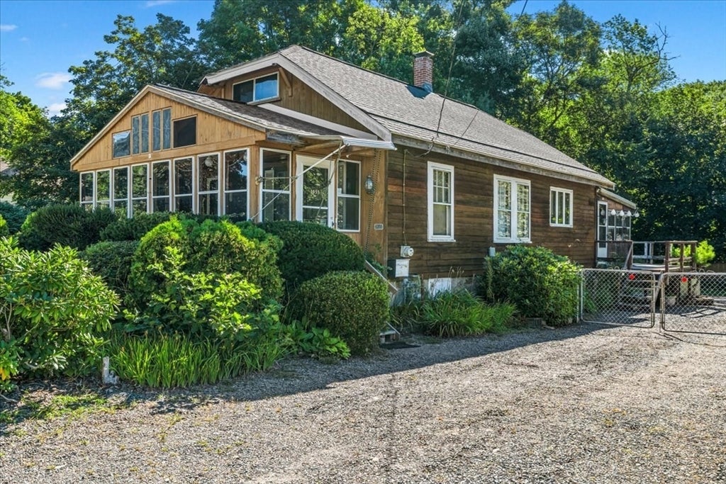 1055 S Franklin St, Holbrook MA 02343