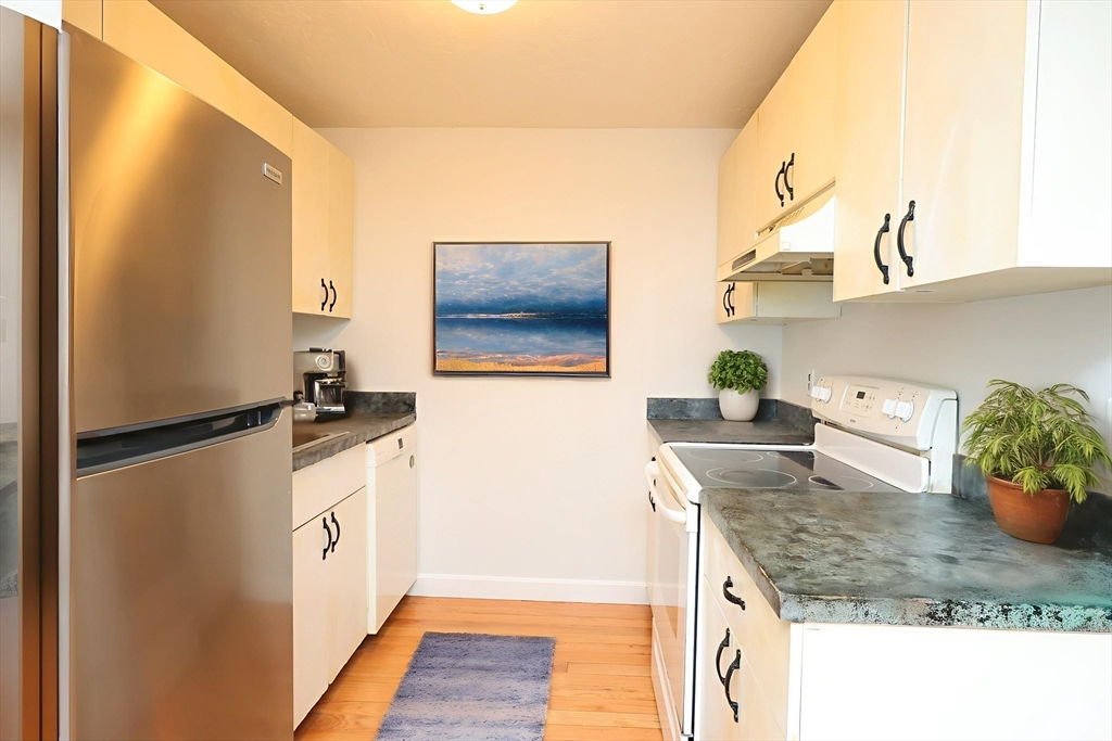 25R Rockland St 6