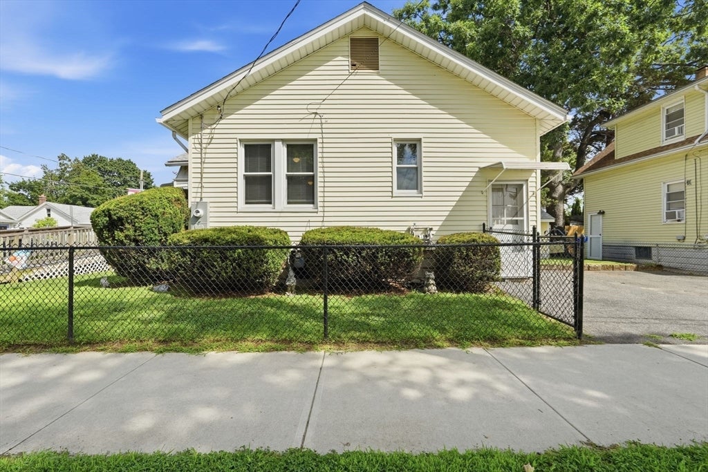 103 Duryea St, Springfield, MA, 103 Duryea St, Springfield, MA Photo #2