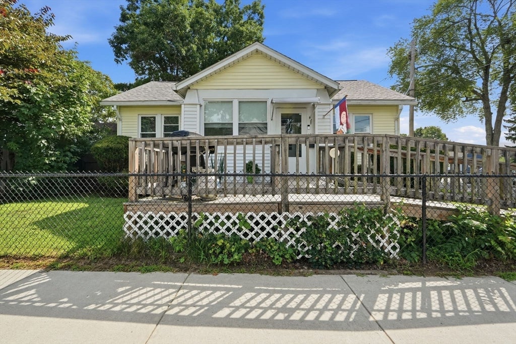 Photo of 103 Duryea St, Springfield, MA