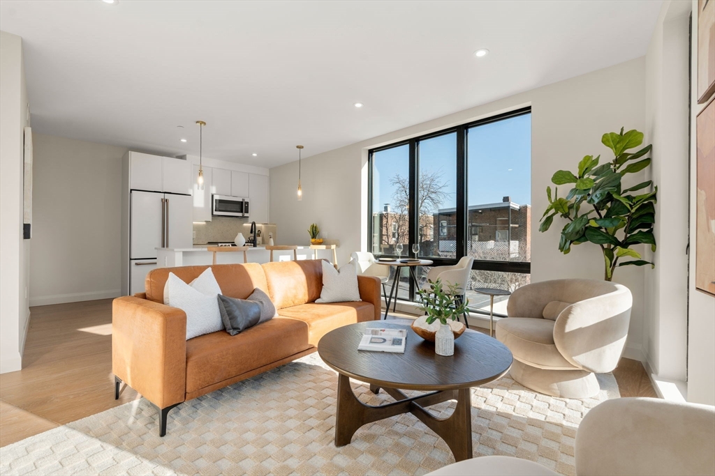 100 Lincoln Street 304