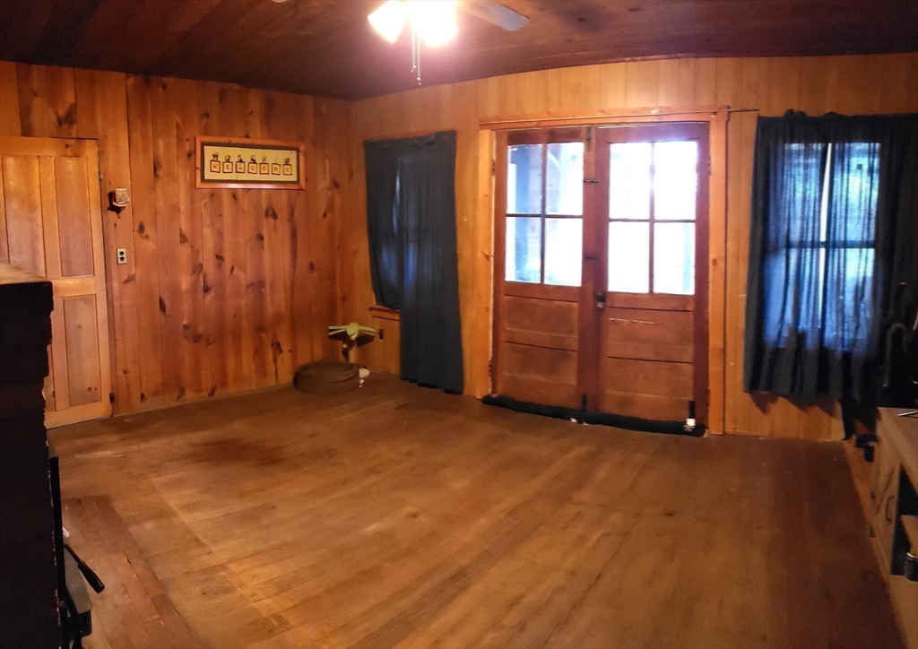 Huntington, Massachusetts 01050, United States, 3 Bedrooms Bedrooms, ,1 BathroomBathrooms,Residential,Active,235558