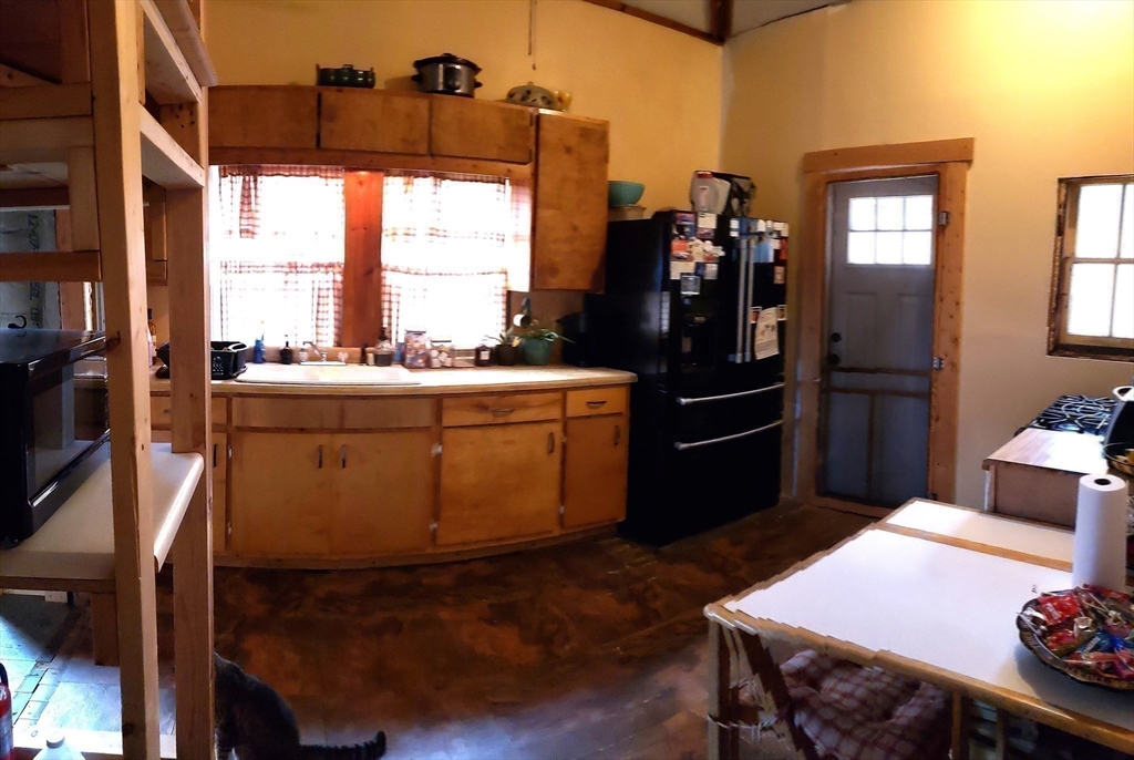 Huntington, Massachusetts 01050, United States, 3 Bedrooms Bedrooms, ,1 BathroomBathrooms,Residential,Active,235558