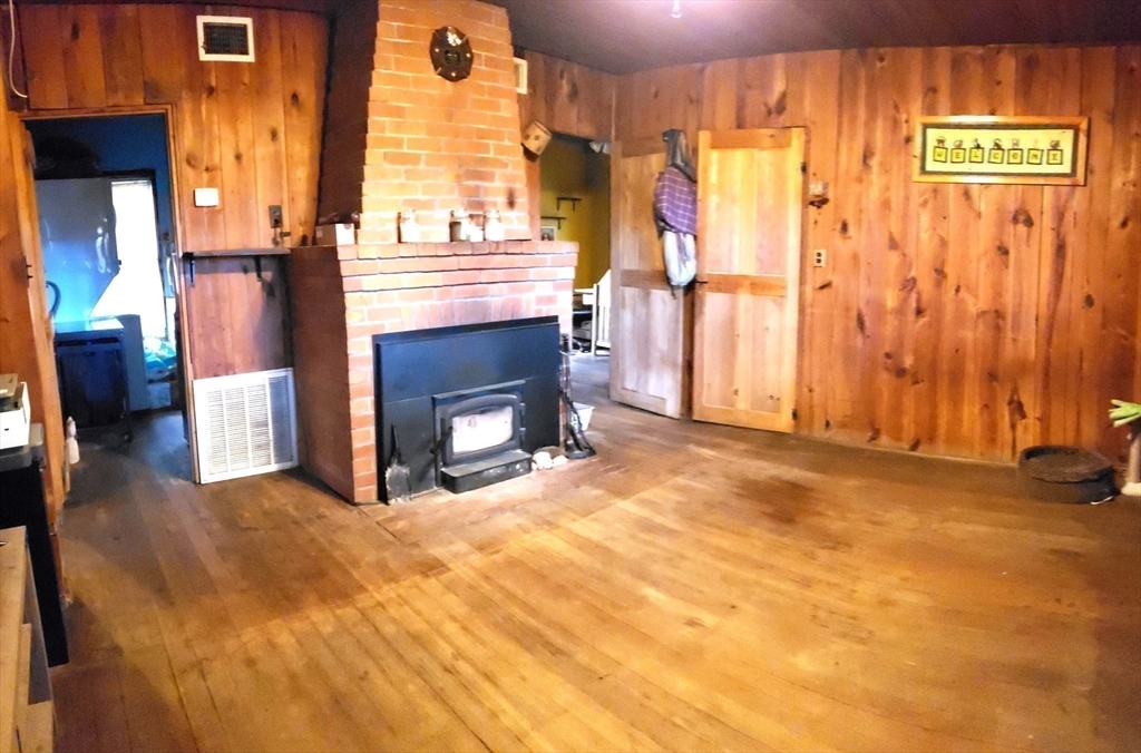 Huntington, Massachusetts 01050, United States, 3 Bedrooms Bedrooms, ,1 BathroomBathrooms,Residential,Active,235558