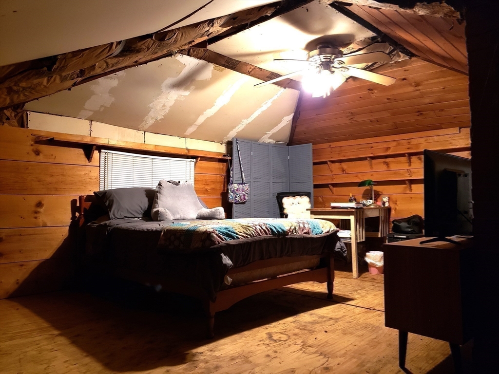 Huntington, Massachusetts 01050, United States, 3 Bedrooms Bedrooms, ,1 BathroomBathrooms,Residential,Active,235558