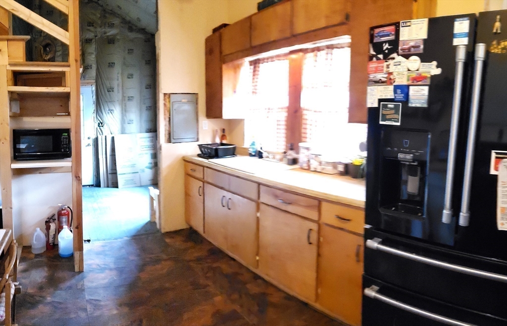 Huntington, Massachusetts 01050, United States, 3 Bedrooms Bedrooms, ,1 BathroomBathrooms,Residential,Active,235558