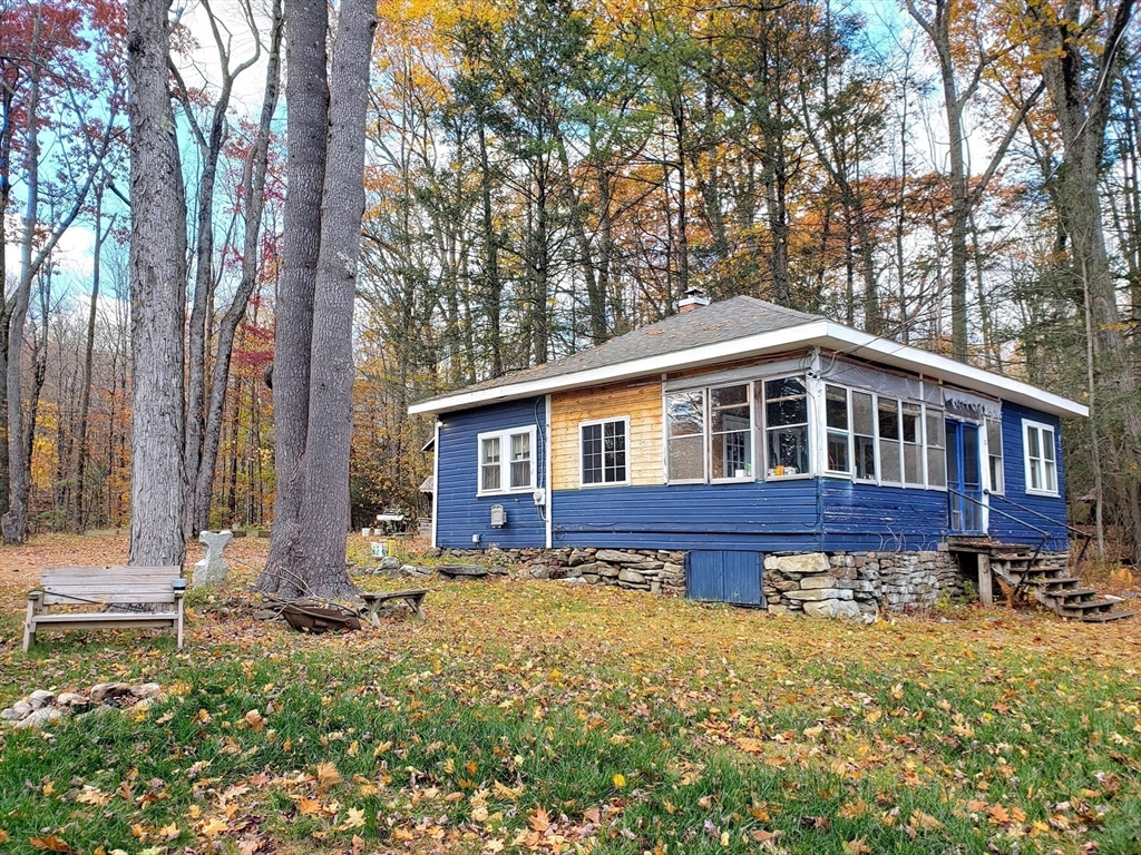 Huntington, Massachusetts 01050, United States, 3 Bedrooms Bedrooms, ,1 BathroomBathrooms,Residential,Active,235558