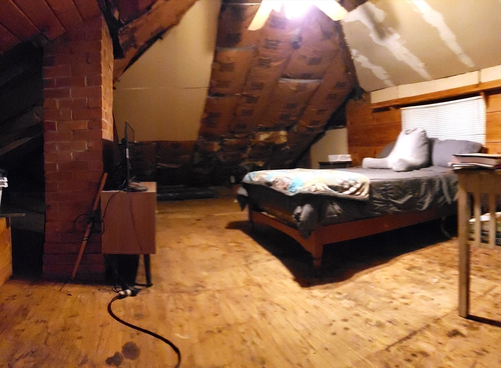 Huntington, Massachusetts 01050, United States, 3 Bedrooms Bedrooms, ,1 BathroomBathrooms,Residential,Active,235558