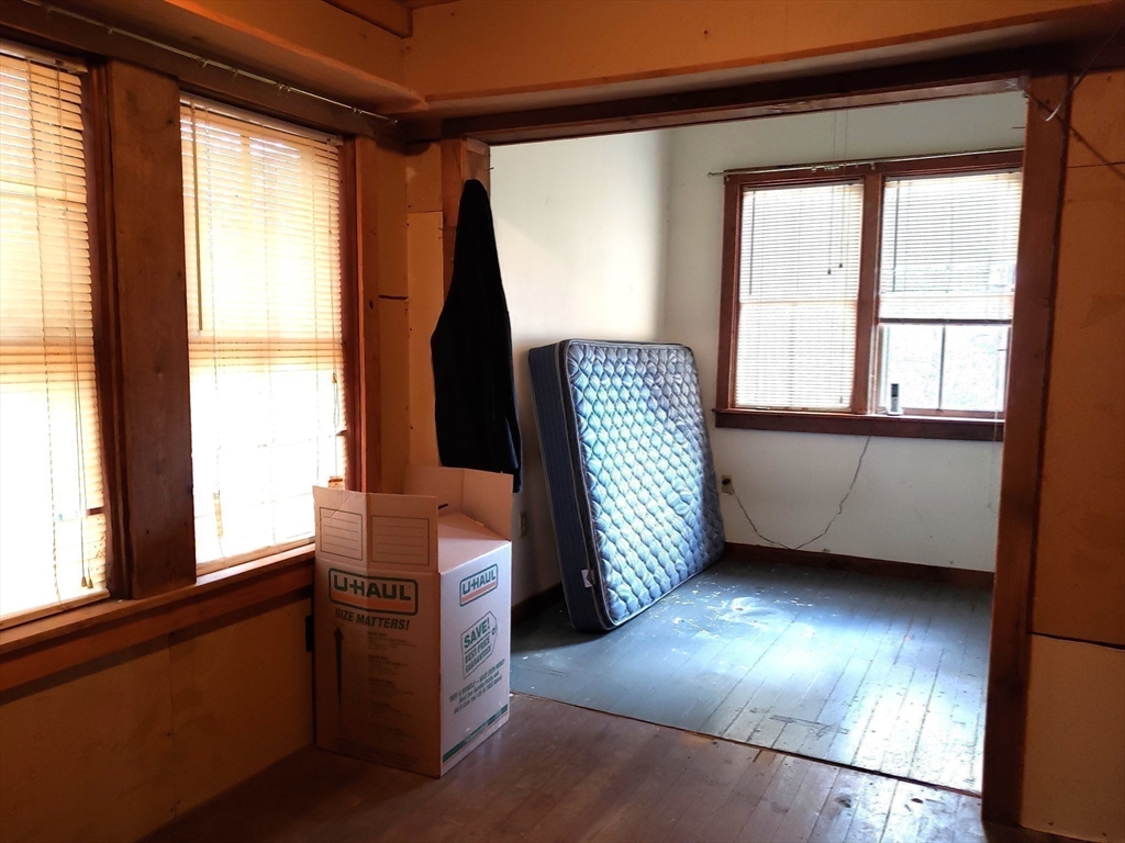 Huntington, Massachusetts 01050, United States, 3 Bedrooms Bedrooms, ,1 BathroomBathrooms,Residential,Active,235558