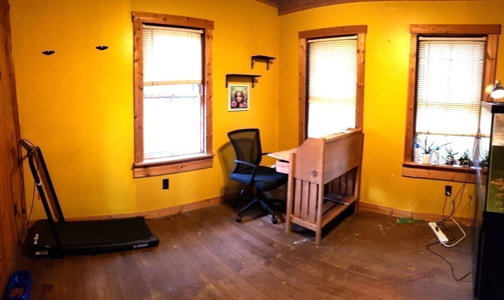 Huntington, Massachusetts 01050, United States, 3 Bedrooms Bedrooms, ,1 BathroomBathrooms,Residential,Active,235558