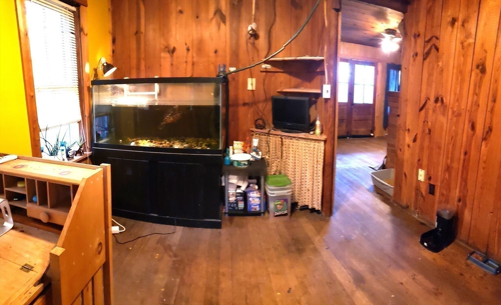 Huntington, Massachusetts 01050, United States, 3 Bedrooms Bedrooms, ,1 BathroomBathrooms,Residential,Active,235558