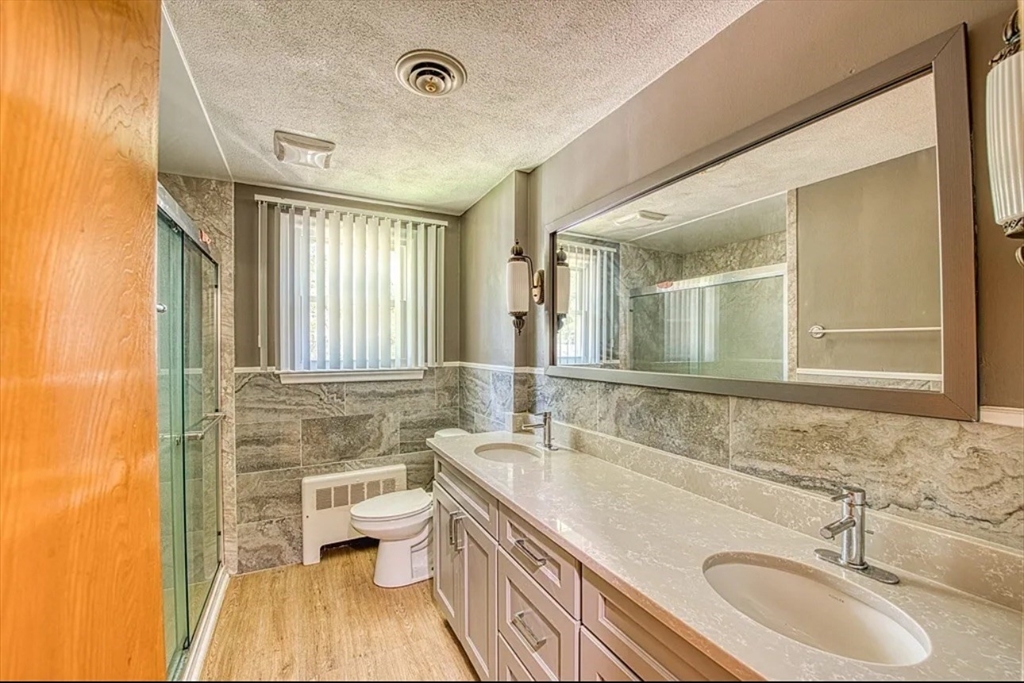 121 Bassick Cir