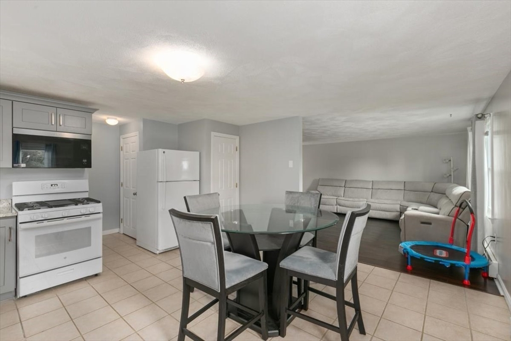 15 Crescent St. E