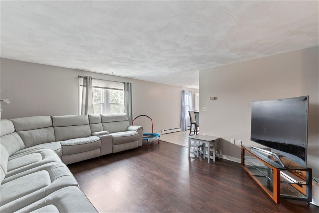 15 Crescent St. E